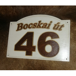 Házszámtábla kiemelt betűkkel
