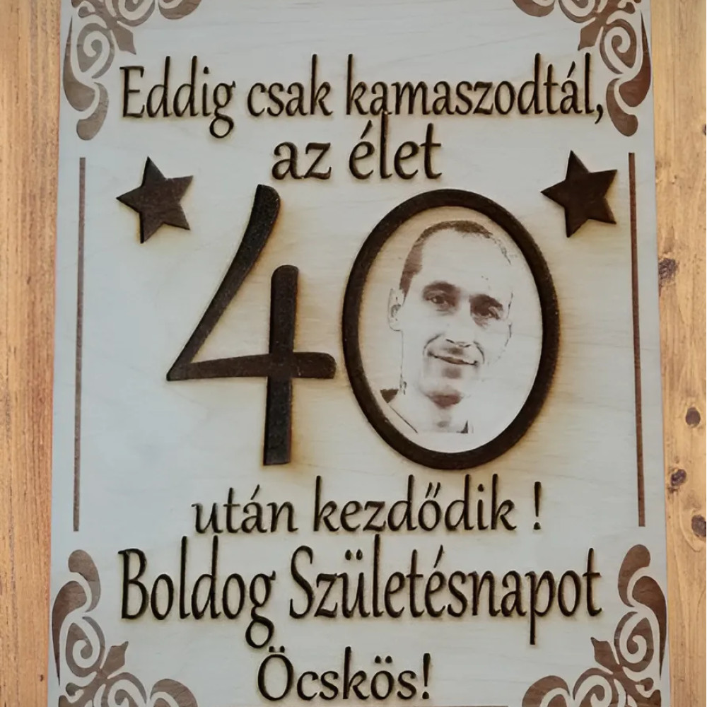 Születésnapi köszöntő tábla